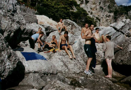 Einige Exkursionsteilnehmer in einer Badebucht auf Capri(?)